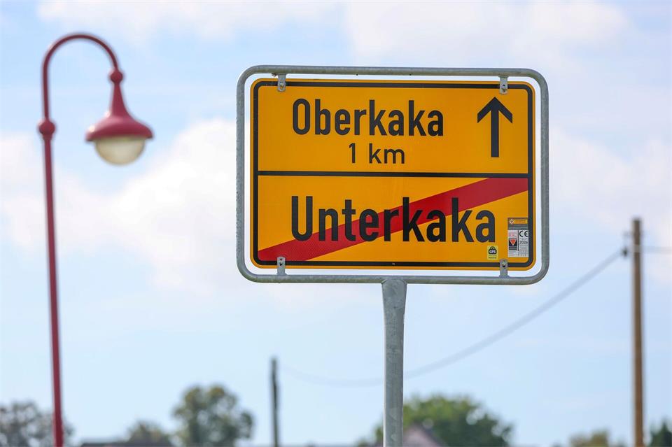 In Deutschland finden sich viele Gemeinden mit kuriosen Ortsnamen. (Archivbild)Jan Woitas/dpa