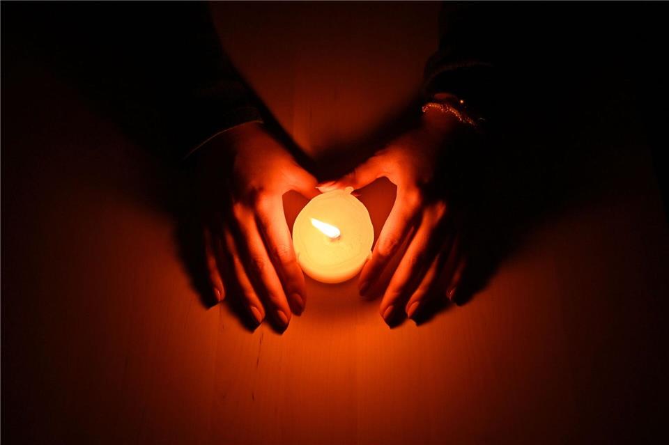 In Deutschland ist aktive Sterbehilfe verboten. (Symbolbild)Elisa Schu/dpa