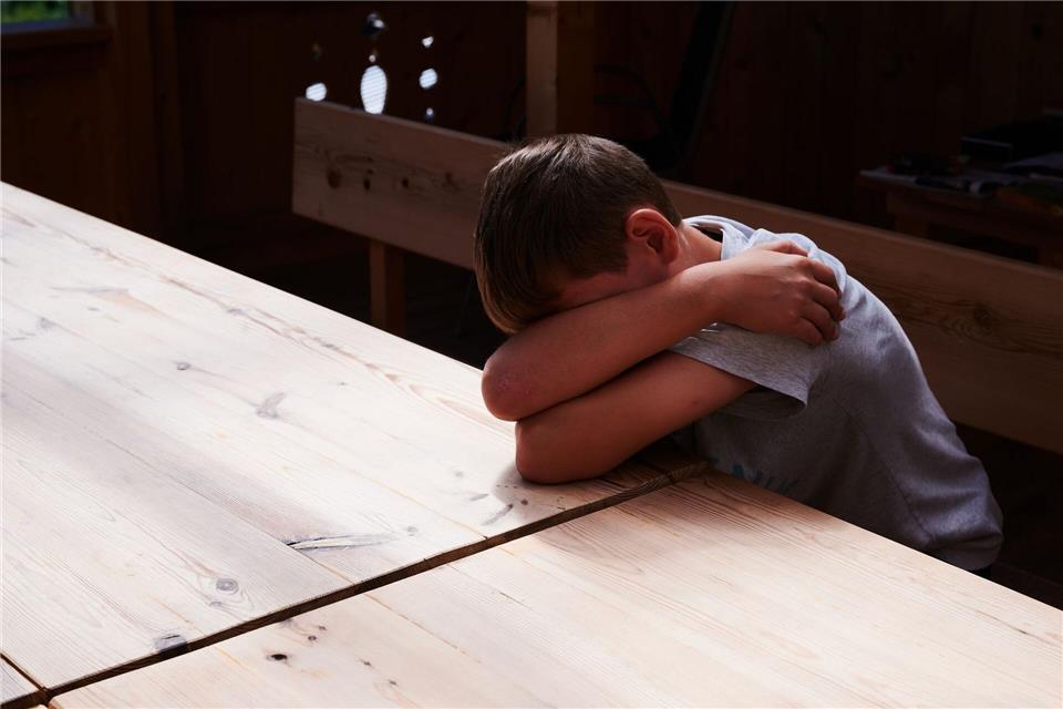 In Deutschland ist das Schlagen von Kindern ausdrücklich verboten. (Symbolbild)Annette Riedl/dpa