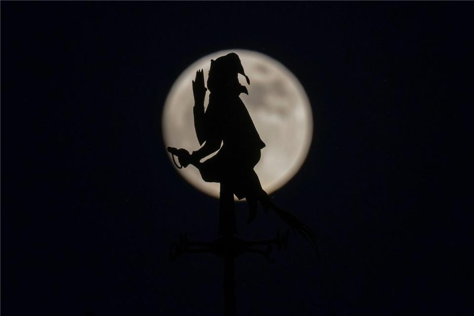 In Deutschland ist der Glaube an Hexerei nicht so stark ausgeprägt. (Archivbild)Thomas Warnack/dpa