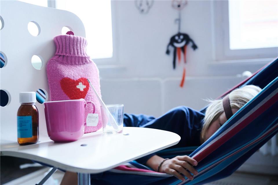 In Deutschland können beide Elternteile zusammen für ein krankes Kind jährlich 15 Arbeitstage freinehmen.picture alliance/dpa