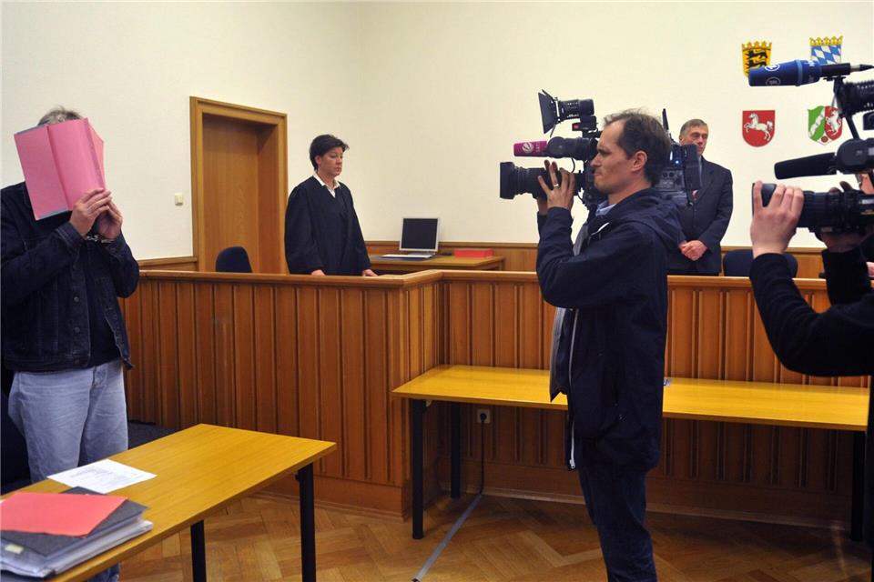 In Deutschland wurde der sogenannte Maskenmann bereits wegen drei Kindsmorden verurteilt. (Archivbild)Carmen Jaspersen/dpa