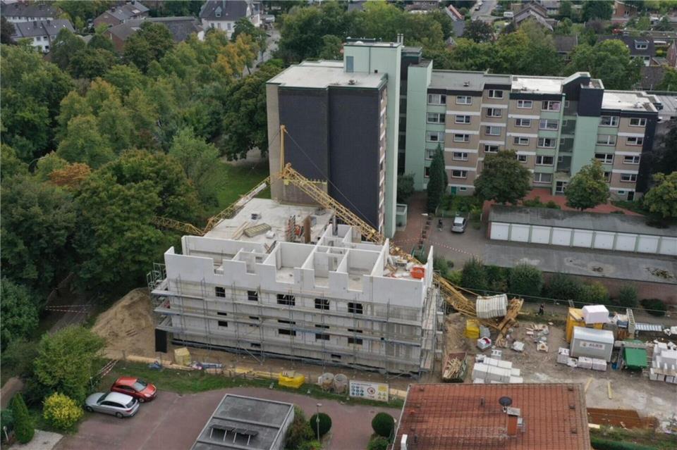 In Dorsten-Holsterhausen ist ein Baukran umgestürzt.