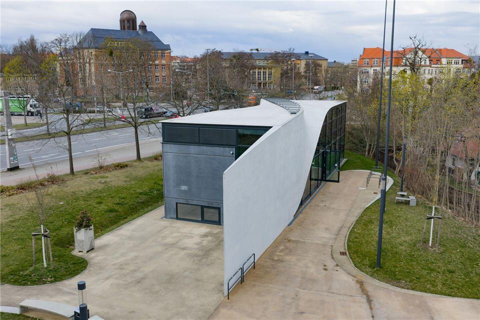 In Dresden erfolgte der Startschuss für das weltweit erste Carbonbetonwerk, dass in den kommenden vier Jahren in Leipzig entstehen soll. Robert Michael/dpa