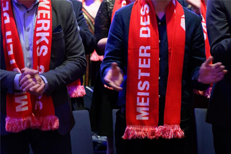 In Dresden haben 325 neue Handwerksmeister ihre Meisterbriefe erhalten (Archivbild).Robert Michael/dpa