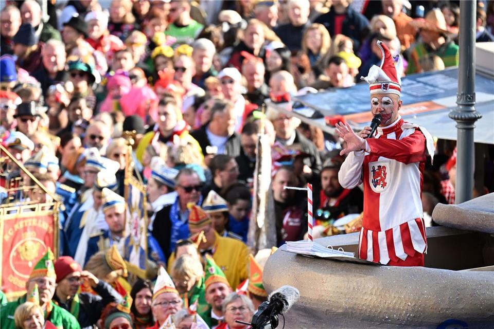 In Düsseldorf erwachte um 11.11 Uhr der Hoppeditz zum Leben.Federico Gambarini/dpa