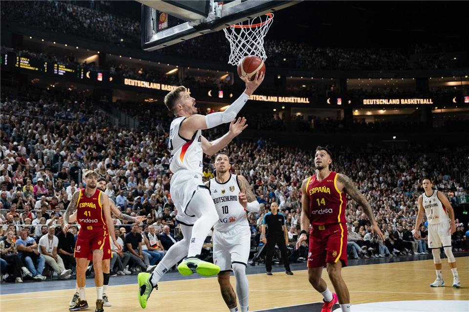 In EM-Form: Andreas Obst beim Korbleger.Marius Becker/dpa