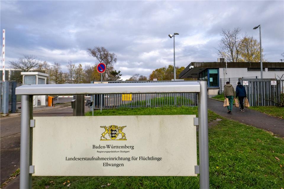 Ellwangen will Wohnungen – Berlin Kasernen  In Ellwangen sollten nach dem Auszug der Flüchtlinge Wohnungen gebaut werden. (Foto-Archiv)Stefan Puchner/dpa