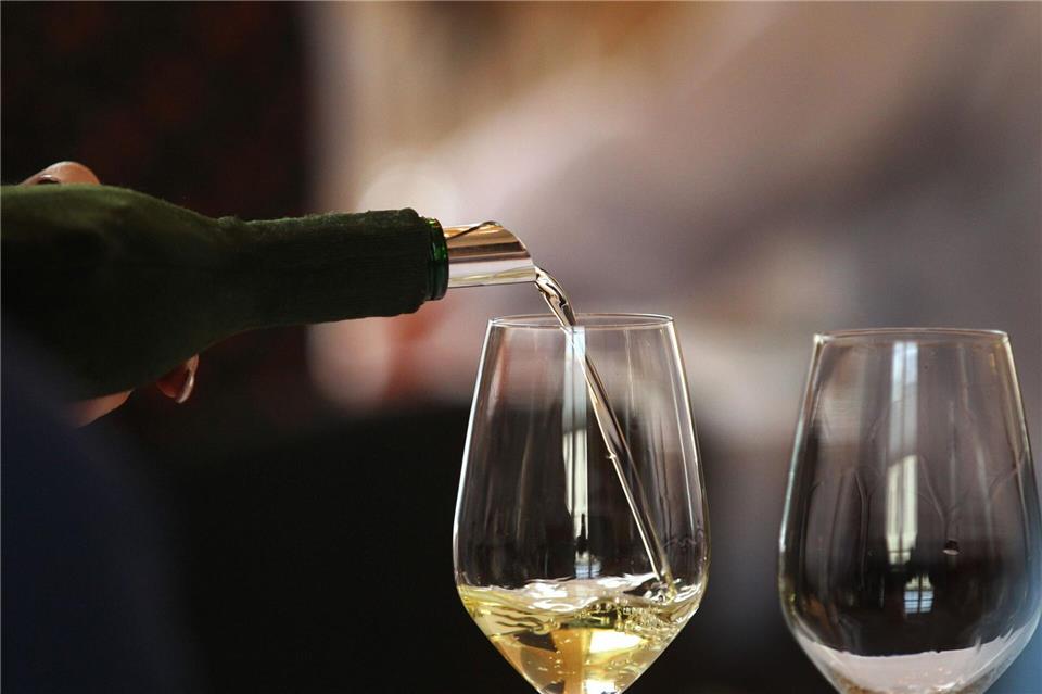 In Franken wird vor allem Weißwein angebaut. (Archivbild)Karl-Josef Hildenbrand/dpa