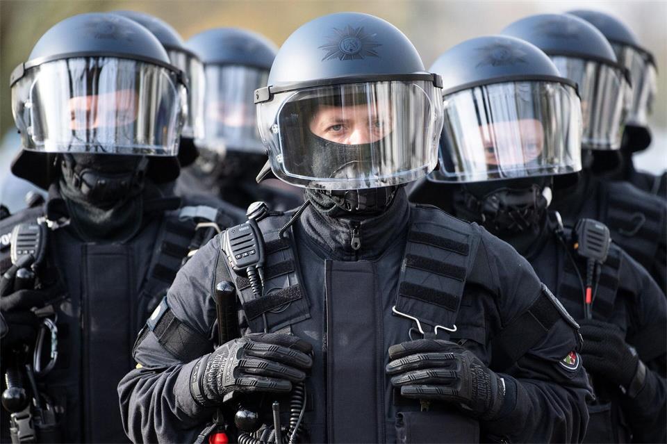 In Frankfurt (Oder) findet eine große Polizeiübung statt. (Symbolbild)Federico Gambarini/dpa