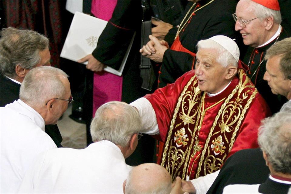 In Freising traf der Papst 2006 auch bekannte Gesichter. (Archivbild)picture-alliance/ dpa