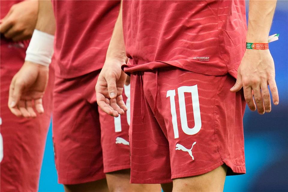 In Gedenken an Diogo Jota: Portugals Spieler tragen Armbänder. (Archivbild)Karen Warren/AP/dpa