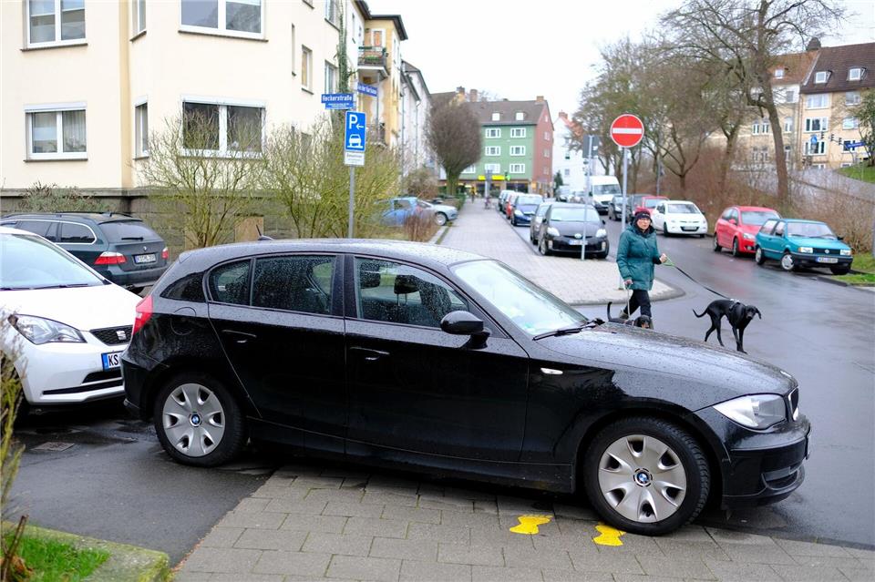 In Gemeinden wird auch das Falschparken geahndet. (Archivbild)Uwe Zucchi/dpa
