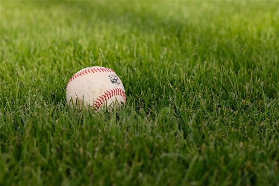 In Greifswald kann jetzt erstmals in MV auf einem wettkampfgerechten Baseballplatz gespielt werden. (Symbolbild)Niklas Graeber/dpa