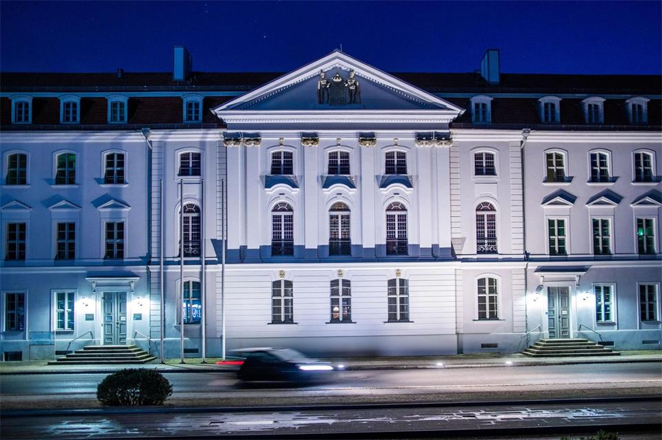 In Greifswald und Rostock werden dutzende Fachrichtungen angeboten. (Archivbild)Jens Büttner/dpa-Zentralbild/dpa