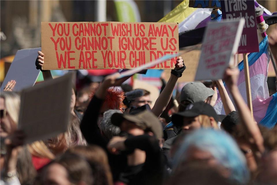 In Großbritannien kam es nach dem Urteil des obersten Gerichts zu Protesten. (Archivbild)Alastair Grant/AP/dpa