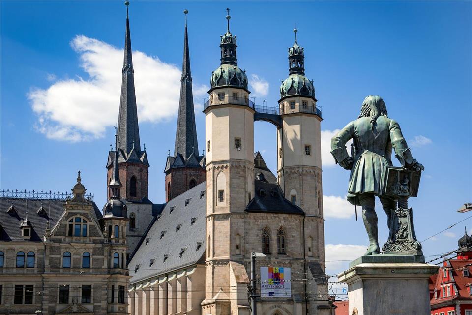 In Halle soll Wärme in Zukunft anders erzeugt werden. (Archivbild)Hendrik Schmidt/dpa-Zentralbild/ZB