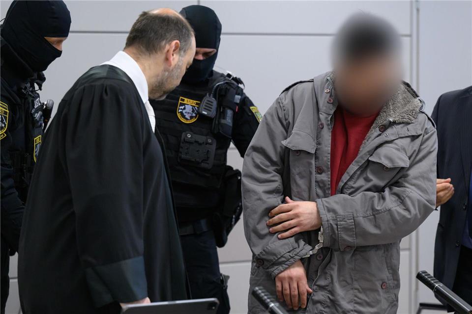 In Halle wird gegen einen Iraker verhandelt, der eine Führungsperson in der Terrormiliz Islamischer Staat gewesen sein soll.Hendrik Schmidt/dpa