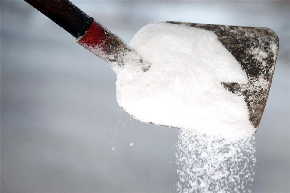 In Hamburg ist der Einsatz von Tausalz vorübergehend wieder erlaubt. (Symbolbild)picture alliance / dpa