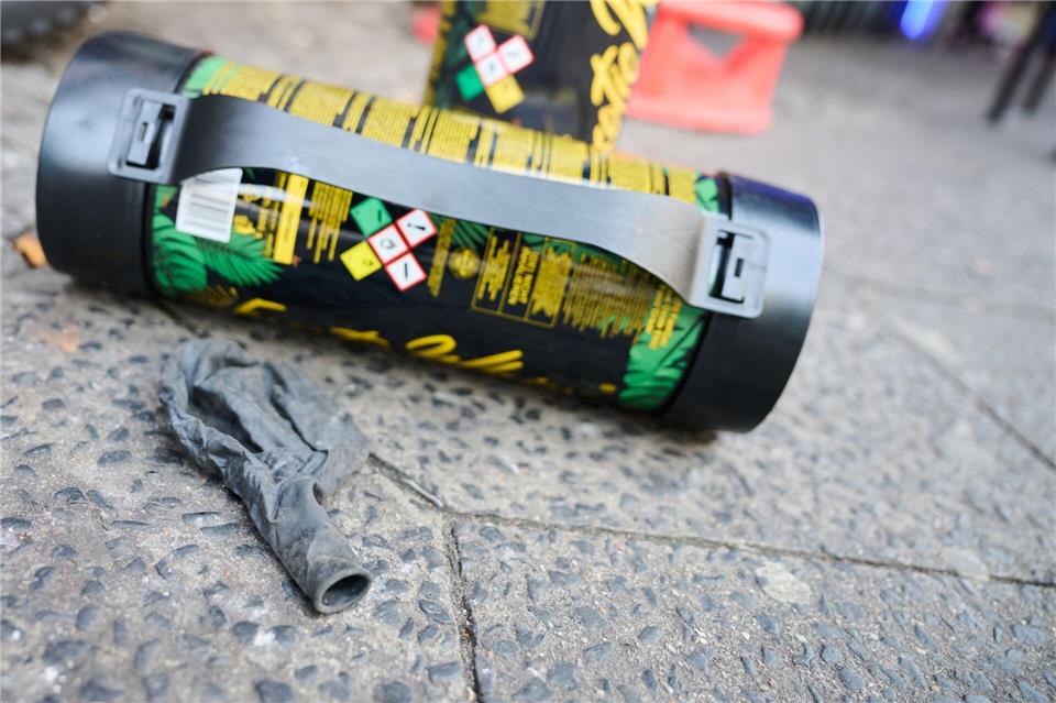 In Hamburg ist der Verkauf von Lachgas an junge Menschen schon länger verboten. Dass es nun bundesweit gilt, findet die Hamburger Stadtreinigung klasse. (Symbolbild)Annette Riedl/dpa