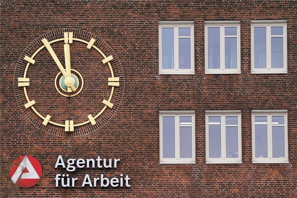 In Hamburg ist die Zahl der Arbeitslosen im September leicht gesunken. (Symbolbild)Marcus Brandt/dpa