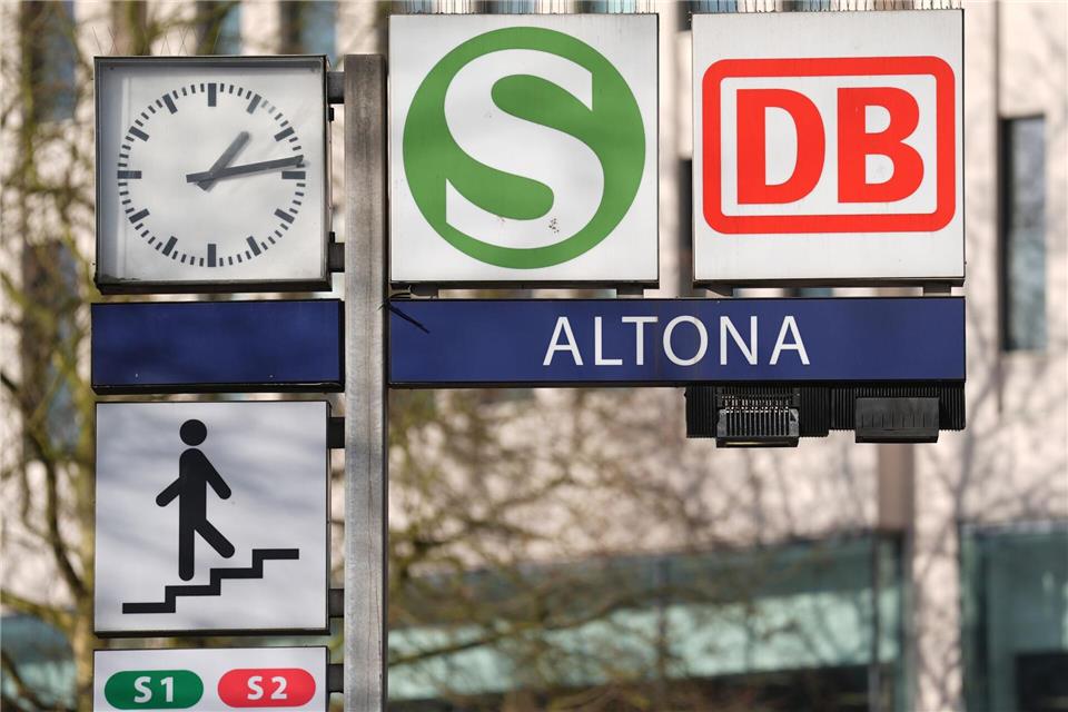 In Hamburg kommt es erneut zu Sperrungen bei der Bahn. (Symbolbild)Marcus Brandt/dpa