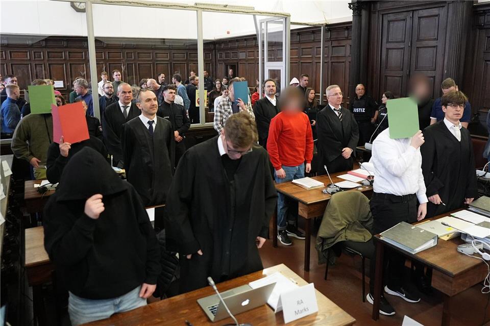 In Hamburg läuft der Prozess gegen mutmaßliche Mitglieder der rechtsextremistischen Terrorgruppe „Letzte Verteidigungswelle“. (Archivbild)Marcus Brandt/Pool dpa/dpa