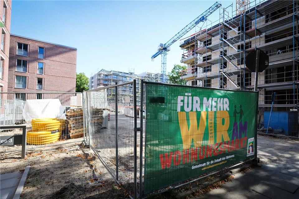 In Hamburg sind im ersten Halbjahr mehr Baugenehmigungen erteilt worden. Christian Charisius/dpa