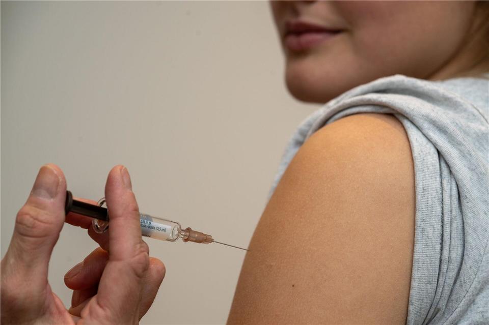 In Hamburg sind weniger als die Hälfe der Jugendlichen gegen das Virus geimpft. (Archivbild)Stefan Puchner/dpa