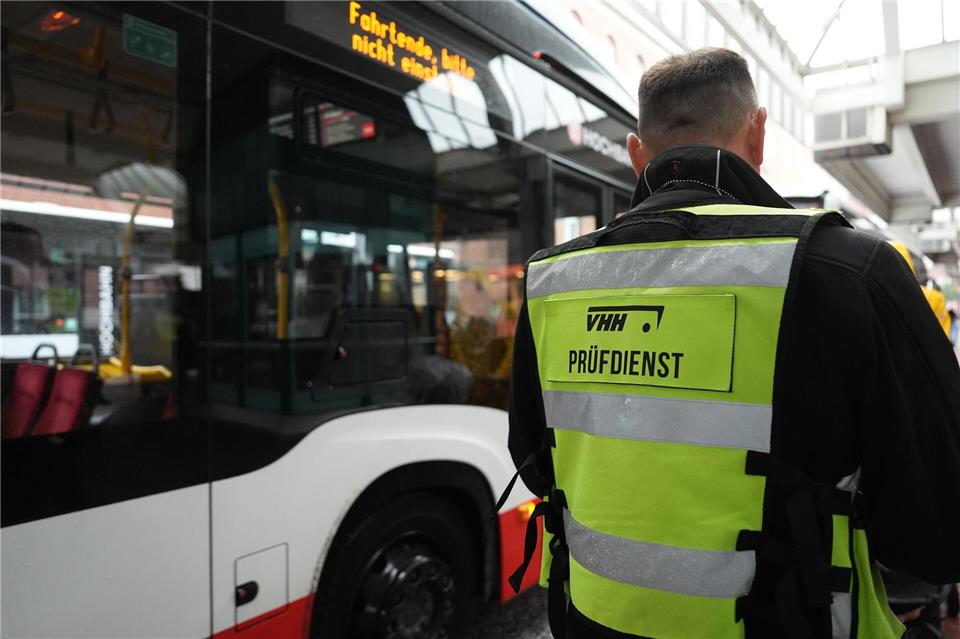 In Hamburg und Umgebung findet am Donnerstag ein Prüfmarathon des Hamburger Verkehrsbundes und anderer Verkehrsunternehmen statt. (Archivbild)Marcus Brandt/dpa