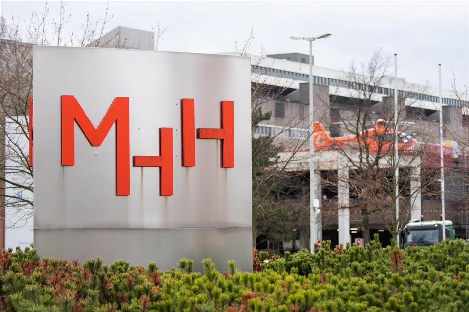 In Hannover und Göttingen legen Beschäftigte der Unikliniken ihre Arbeit nieder. (Symbolbild)Julian Stratenschulte/dpa