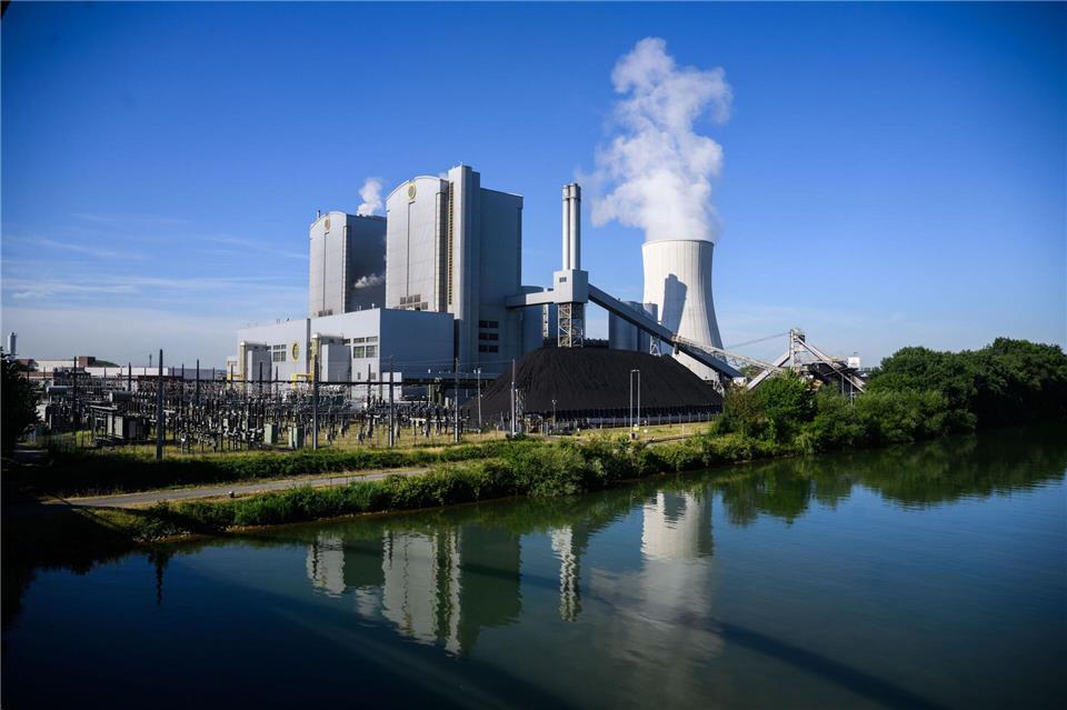 In Hannovers Kohlekraftwerk Stöcken läuft jetzt nur noch einer der beiden Blöcke. (Archivfoto) Julian Stratenschulte/dpa