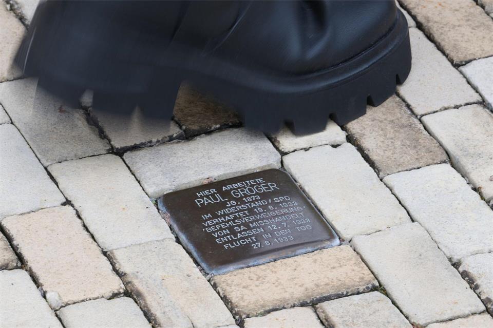 In Heidenau sollen künftig keine Stolpersteine mehr im öffentlichen Straßenraum verlegt werden. Robert Michael/dpa