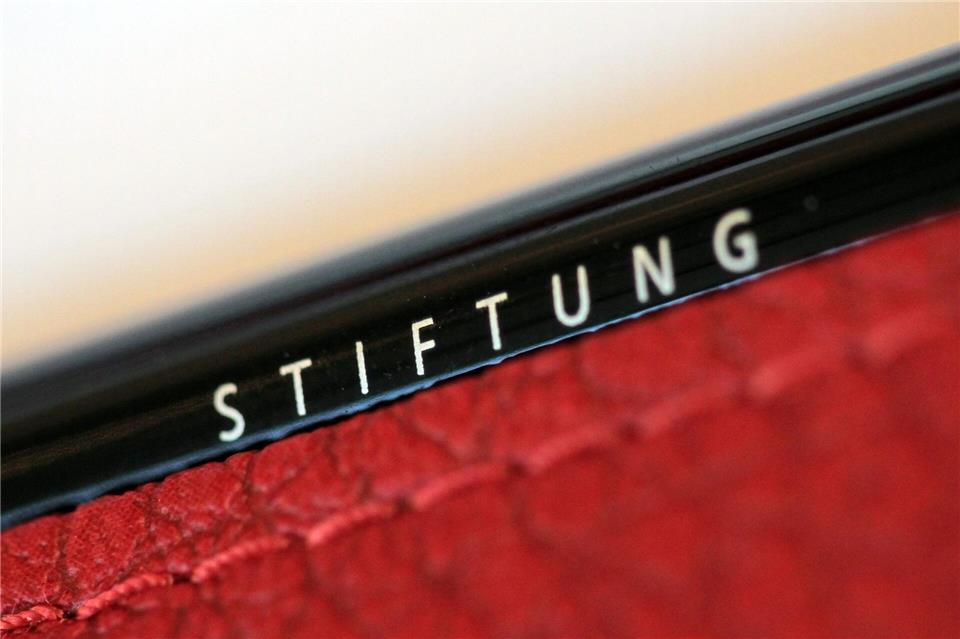 In Hessen gibt es Hunderte Stiftungen. (Symbolbild)Fredrik von Erichsen/dpa