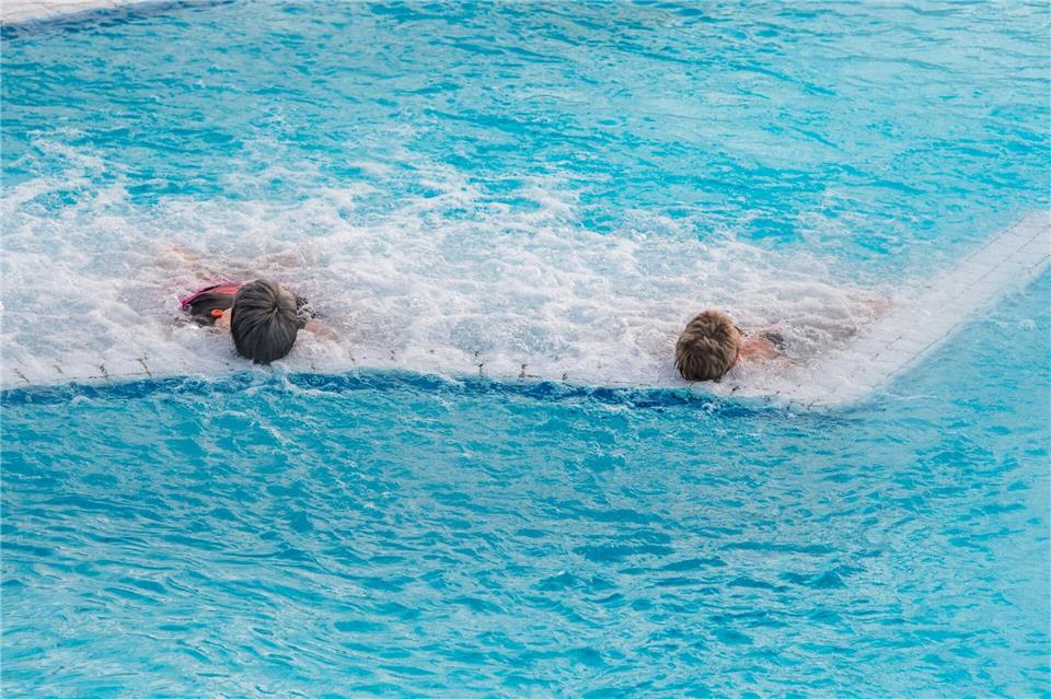 In Hessen locken Natur, Wellness und Kultur mit stillen Alternativen zur Adventszeit – von Alpakawanderungen bis zu entspannten Thermenbesuchen. (Archivbild)Armin Weigel/dpa