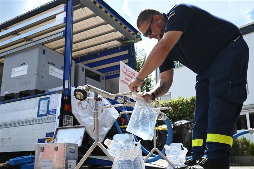 In Hessen stehen spezialisierte THW-Teams bereit, um Krankenhäuser und Wasserwerke am Laufen zu halten. (Archivbild)Arne Dedert/dpa