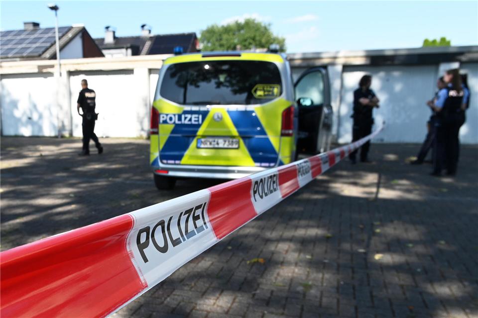 In Holsterhausen kam es am Samstag zu einem größeren Einsatz. Ein 19-Jähriger hatte sich bei einer Verpuffung schwer verletzt. Die Polizei nahm ihn vorläufig fest.