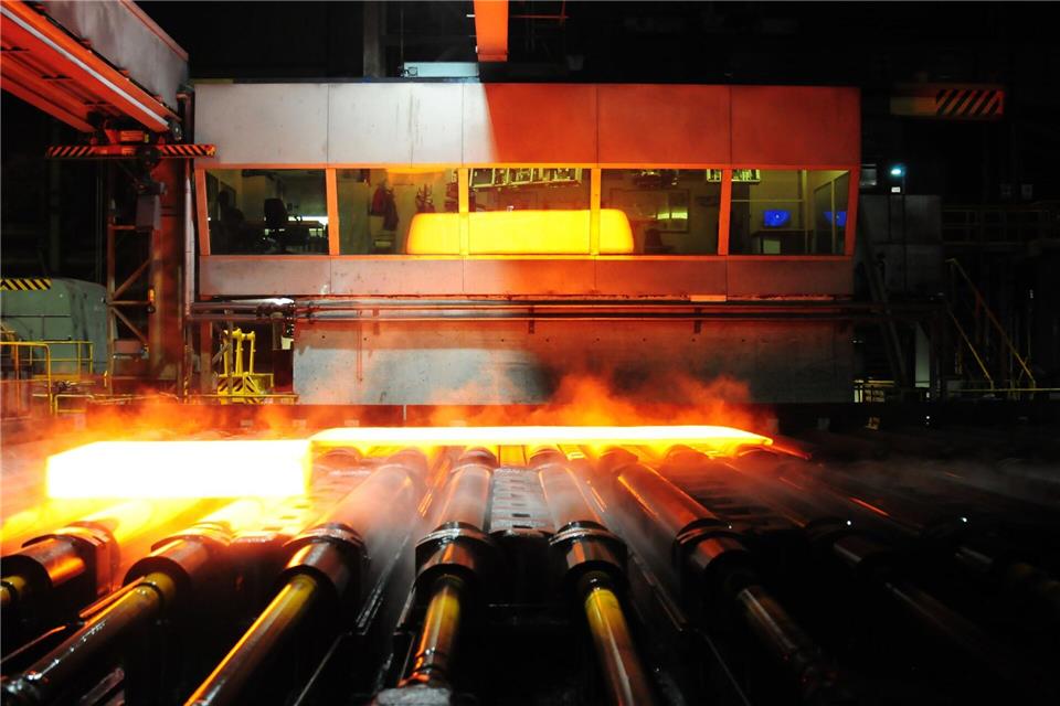 In Ilsenburg ist einer der größten Hersteller für Grobbleche in Deutschland. Simon Kremer/dpa