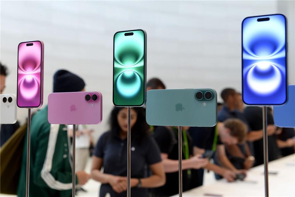 In Indien können inzwischen alle iPhone-Modelle zusammengebaut werden. (Archivbild)Andrej Sokolow/dpa