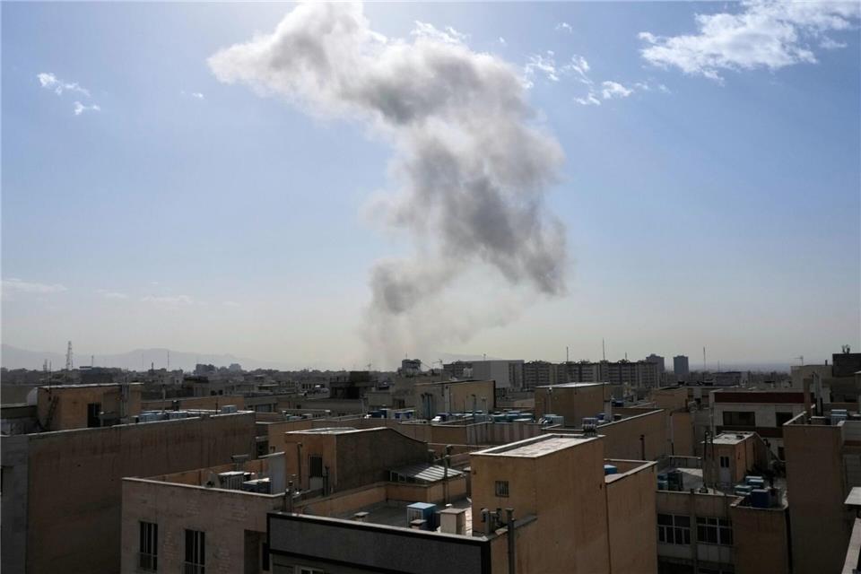 In Irans Hauptstadt gab es mehrere Explosionen. Vahid Salemi/AP/dpa