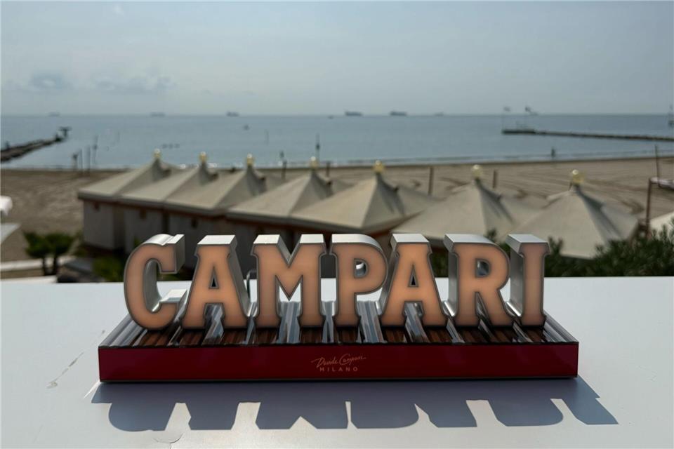 Campari-Aktien für fast 1,3 Milliarden Euro beschlagnahmt In Italien hat die Finanzpolizei Aktien des weltweit tätigen Likörherstellers Campari im Wert von 1,2 Milliarden Euro beschlagnahmt.Christoph Sator/dpa