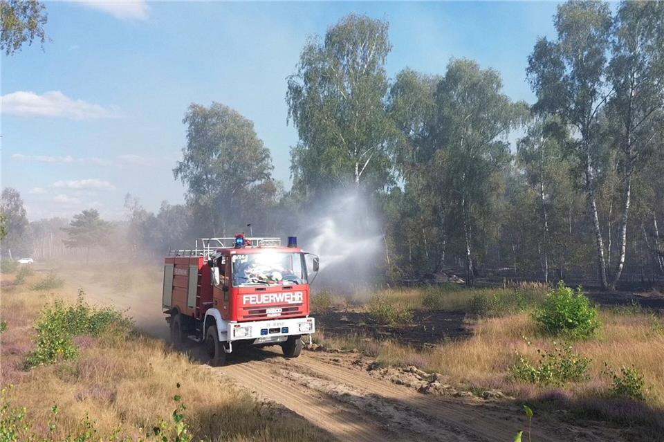 In Jüterbog brennt es auf 40 Hektar. (Archivbild)Cevin Dettlaff/dpa