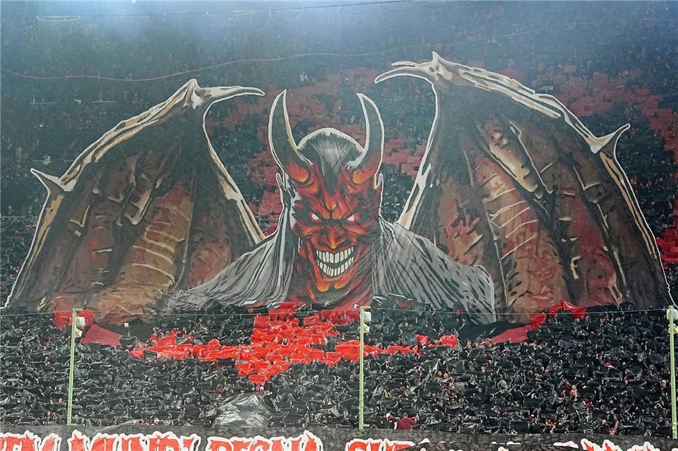 In Kaiserslautern sorgten die Fans mit ihrer Choreographie für Gänsehaut. Thomas Frey/dpa