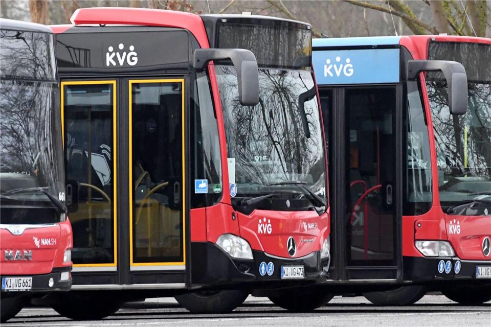 In Kiel ersetzt die KVG ihre Dieselbusse durch Fahrzeuge mit Elektroantrieb. (Symbolbild)Carsten Rehder/dpa