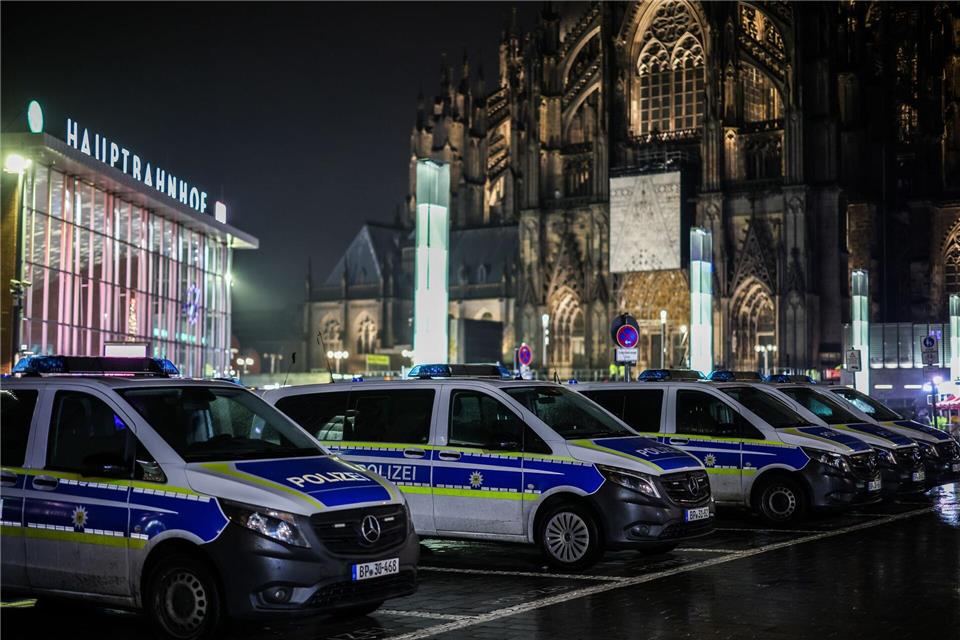 In Köln hatte sich die Polizei für die Silvesternacht gewappnet.Christoph Reichwein/dpa