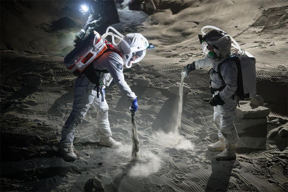 In Köln kann man testen, wie die Bedingungen auf dem Mond sind.Henning Kaiser/dpa