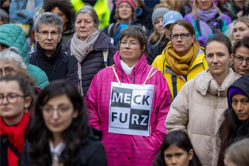 Tausende demonstrieren in NRW: „Merz muss weg“ In Köln wurde gegen die „Stadtbild“-Äußerungen von Friedrich Merz demonstriert.Thomas Banneyer/dpa