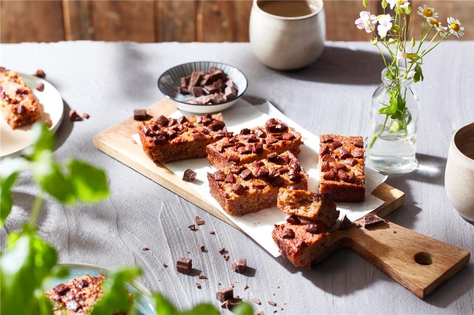 In Kombination mit Zutaten wie Leinsamen oder Quinoa wird der „Kartoffel-Flapjack“ zu einer echten Ballaststoff- und Energiequelle.KMG/die-kartoffel.de/dpa-tmn