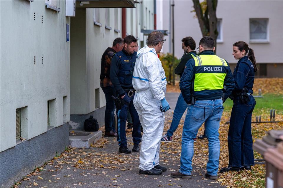 In Landshut waren zahlreiche Einsatzkräfte und Spezialisten der Polizei vor Ort.Armin Weigel/dpa