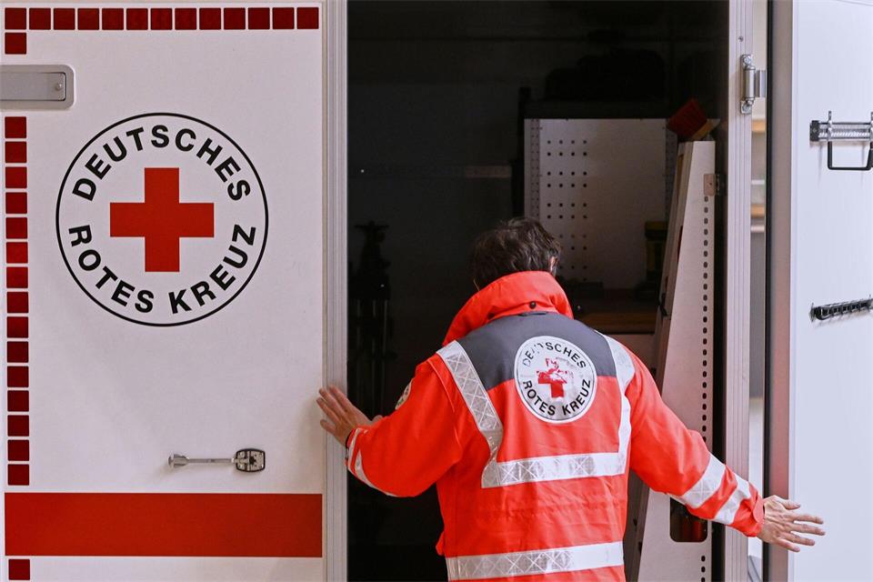 In Luckenwalde ist ein riesiges Hilfsgüterlager entstanden.Jens Kalaene/dpa
